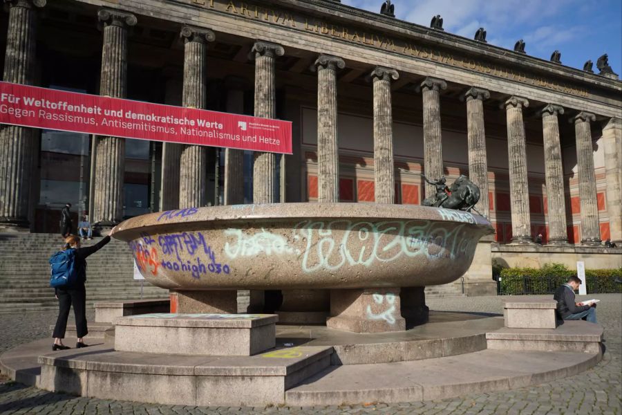 altes museum berlin vandalismus