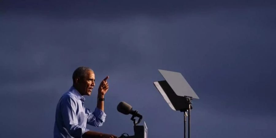 Ex-US-Prsäident Barack Obama greift seinen Nachfolger Donald Trump mit scharfer Kritik an dessen Corona-Politik an. Foto: Matt Slocum/AP/dpa