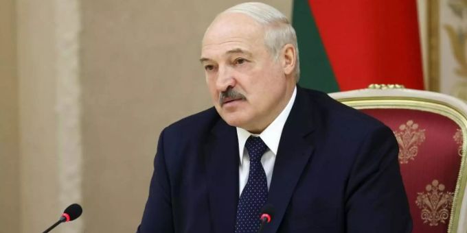 Alexander Lukaschenko hat sich laut Staatsmedien ins Präsidentenamt von Belarus einführen lassen. Foto: Maxim Guchek/BelTA/AP/dpa Alexander Lukaschenko hat sich laut Staatsmedien ins Präsidentenamt von Belarus einführen lassen. Foto: Maxim Guchek/BelTA/AP/dpa