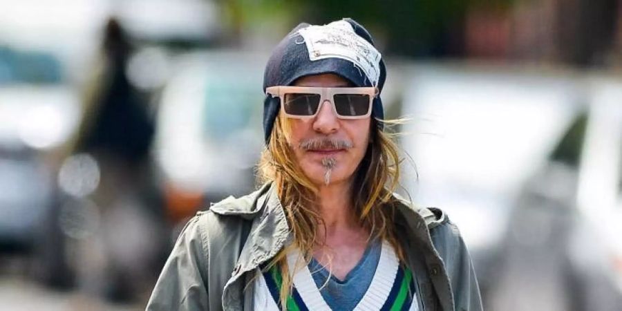 john galliano met