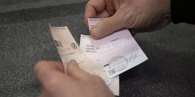 Im Schnitt haben Schweizer Firmen Rechnungen fast 15 Tage zu spät bezahlt. (Symbolbild) Zahlungsmoral