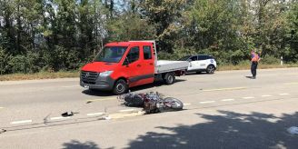 Pratteln BL - Kollision zwischen Lieferwagen und Motorrad