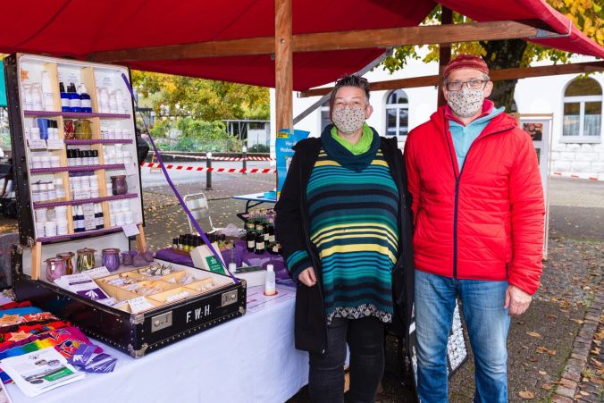 Jacqueline Müller bietet Aromatherapien an und engagiert sich im Hilfswerk Hand in Hand with Uganda.