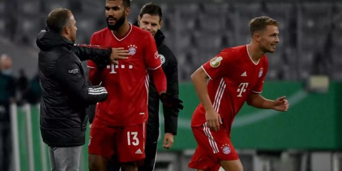 Jann Fiete Arp (r) im Einsatz für die U23 der Bayern. Foto: Peter Kneffel/dpa FC Bayern München jann-fiete arp