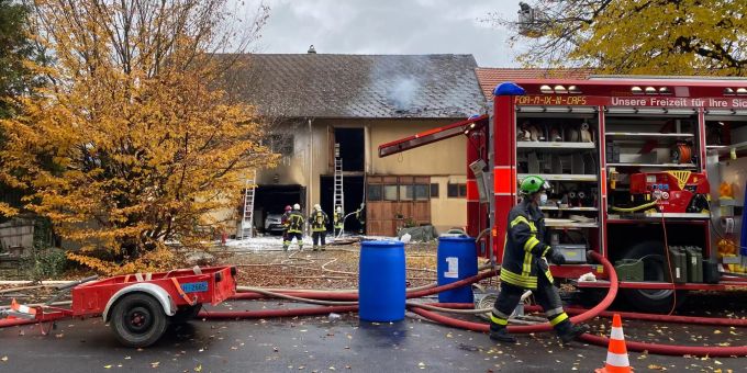 Garagenbrand zwischen zwei Haushälften. Garagenbrand zwischen zwei Haushälften