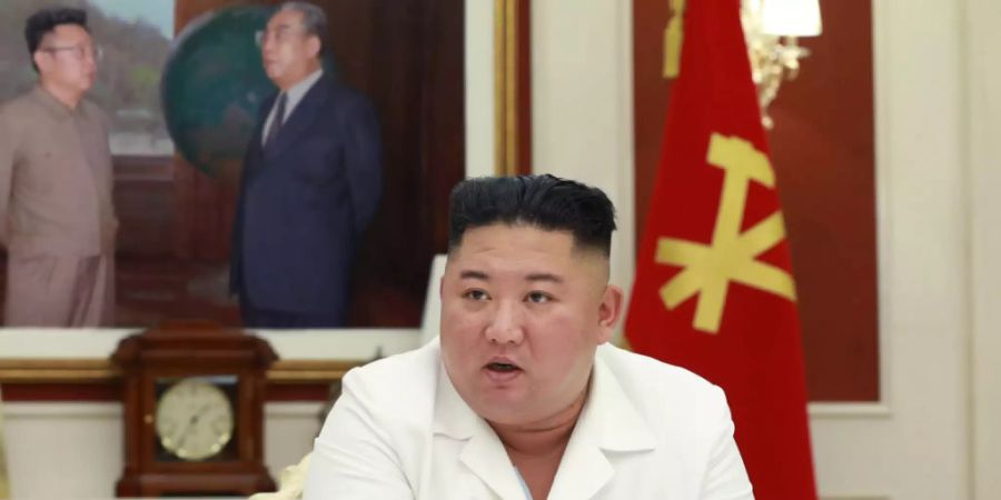 HANDOUT - Von der staatlichen nordkoreanischen Nachrichtenagentur KCNA zur Verfügung gestelltes Foto von Machthaber Kim Jong Un. Foto: -/KCNA/dpa - ACHTUNG: Nur zur redaktionellen Verwendung im Zusammenhang mit der aktuellen Berichterstattung und nur mit vollständiger Nennung des vorstehenden Credits