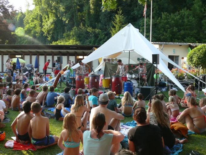Musikalische Unterhaltung in der Badi Steffisburg OKJA Steffisburg