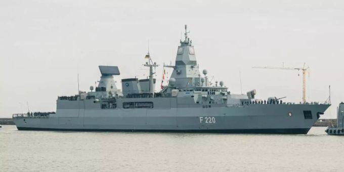 Deutschland schickt die Fregatte «Hamburg» für einen EU-Marineeinsatz vor Libyen ins Mittelmeer. Foto: Mohssen Assanimoghaddam/dpa Deutschland schickt die Fregatte «Hamburg» für einen EU-Marineeinsatz vor Libyen ins Mittelmeer. Foto: Mohssen Assanimoghaddam/dpa