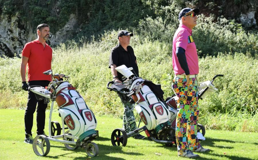 Pascal Zuberbühler (l.) auf dem Golfplatz.