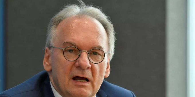 Köln - Haseloff bezeichnet Anschlag von Halle zu Jahrestag als «Zäsur»