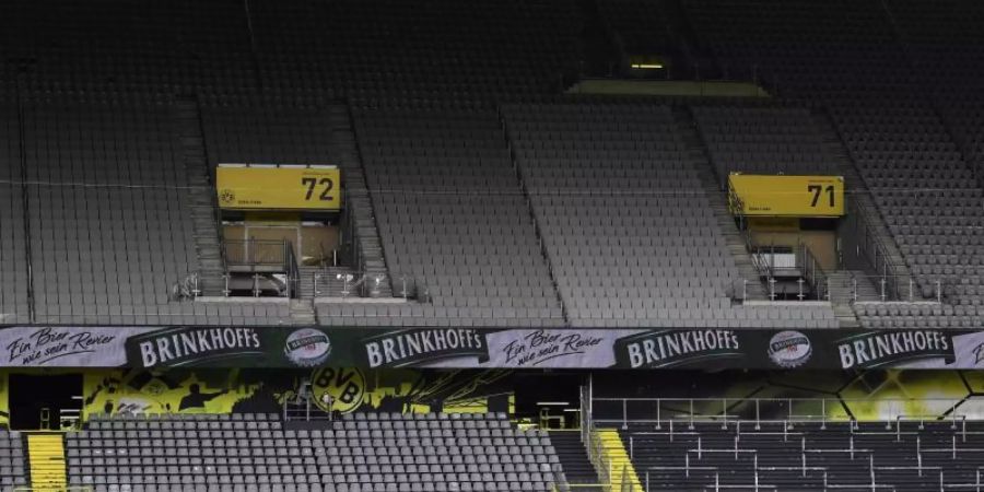 Lediglich 300 Zuschauer sind beim Revierderby Dortmund gegen Schalke erlaubt. Foto: Martin Meissner/AP-Pool/dpa