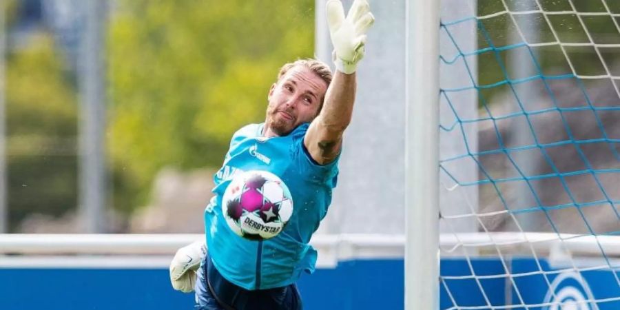 Wieder die Nummer eins im Tor vom FC Schalke 04: Ralf Fährmann in Aktion. Foto: Guido Kirchner/dpa