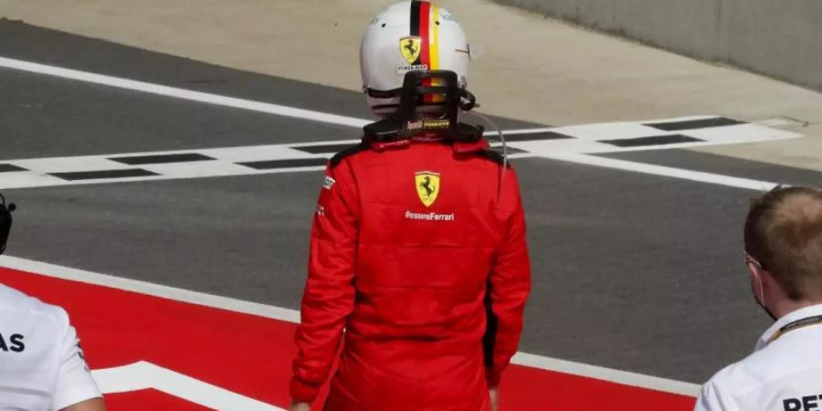 Ging auch beim zweiten Silverstone-Rennen leer aus: Ferrari-Pilot Sebastian Vettel (M). Foto: Frank Augstein/Pool AP/dpa