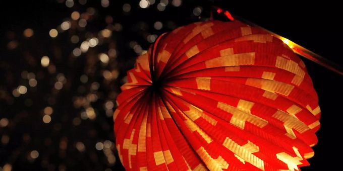 Das Aussendepartement (EDA) organisiert zum ersten Mal eine digitale Version des Nationalfeiertags für Auslandschweizerinnen und Auslandschweizer. Auf der Plattform soll etwa eine Bastelanleitung für einen Lampion bereit gestellt werden. (Symbolbild) Das Aussendepartement (EDA) organisiert zum ersten Mal eine digitale Version des Nationalfeiertags für Auslandschweizerinnen und Auslandschweizer. Auf der Plattform soll etwa eine Bastelanleitung für einen Lampion bereit gestellt werden. (Symbolbild)