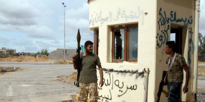 Regierungstreue Kämpfer nahe Tripolis. Libyen