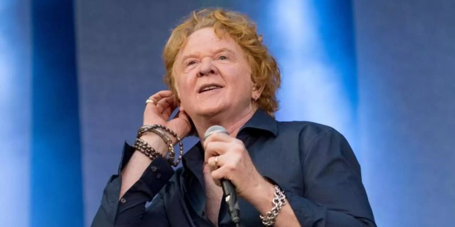 Michael «Mick» Hucknall ist vom Thema Brexit genervt. Foto: Axel Heimken/dpa