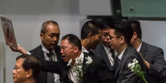 Hongkong - Abgeordnete in Hongkongs Parlament verhindern erneut Auftritt von Carrie Lam