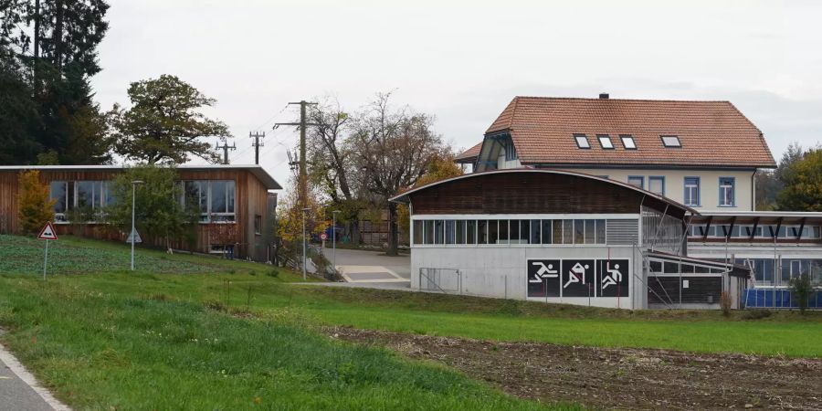 Das Schulhaus von Zimmerwald.