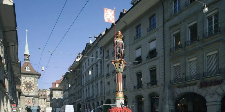 Posten Nummer 7 der Altstadt-Tour im Kinderbuch «Berns verborgene Geschichten»: Der Ritter auf dem Zähringerbrunnen, der kein richtiger Ritter ist. (Archivbild)