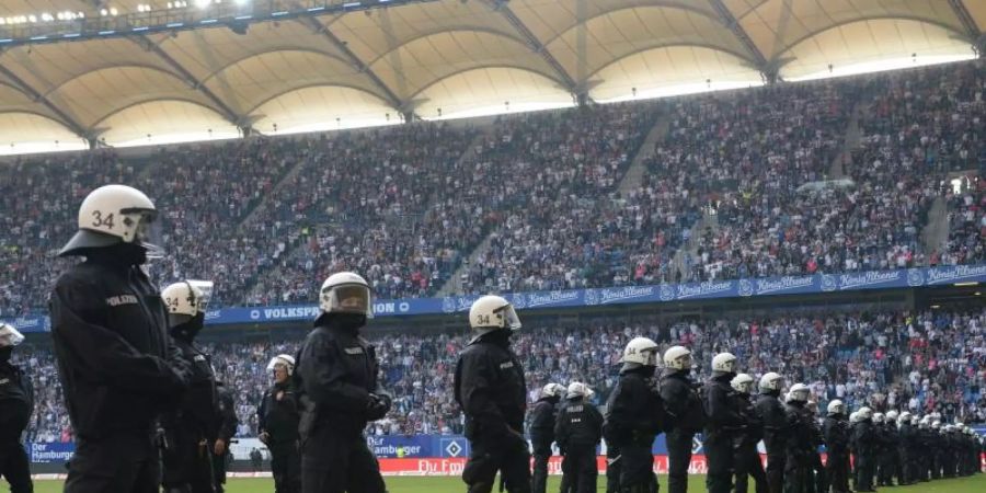 Die Bundesländer Bremen und Rheinland-Pfalz beraten über Mehrkosten bei sogenannten Risikospielen. Foto: Daniel Bockwoldt