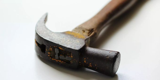 Die Anklagen im Hammerprozess in Bern gehen weit auseinander. Anklage Hammerprozess