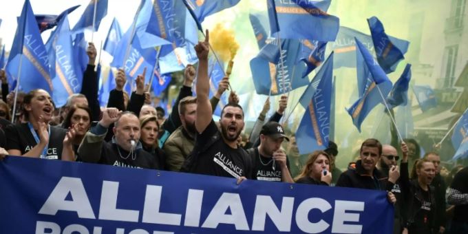 Polizisten bei dem «Wutmarsch» der Polizei in Paris. Paris