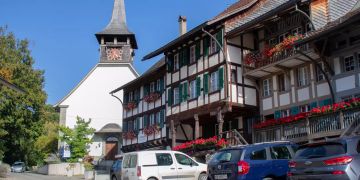 Kirche Dorfplatz Laupen