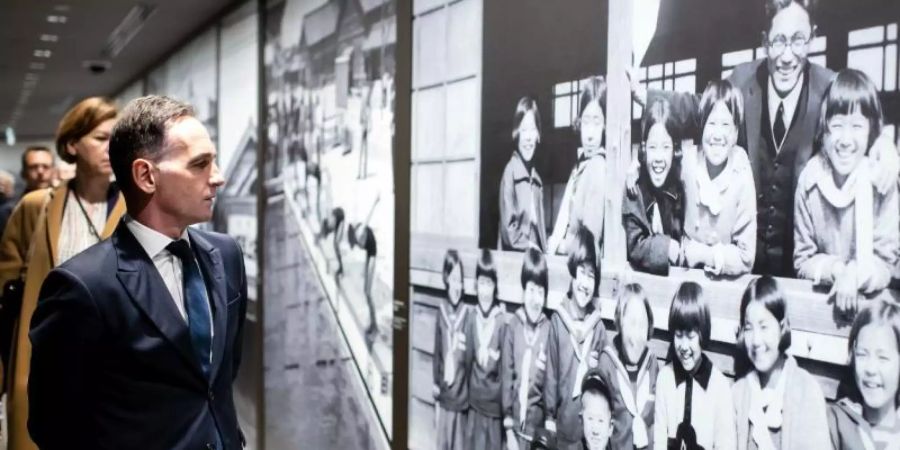 Aussenminister Heiko Maas besucht das Friedensmuseum von Hiroshima. Foto: Bernd von Jutrczenka/dpa