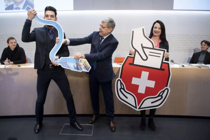 Nicolas A. Rimoldi, Franz Grüter und Prisca Koller bei der Lancierung der Initiative «Für eine sichere und vertrauenswürdige Demokratie (E-Voting-Moratorium)». E-Voting