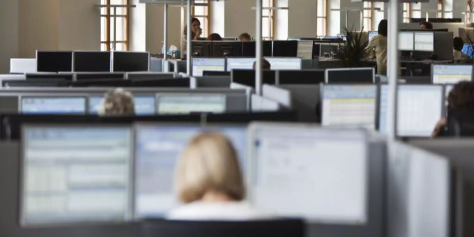 Unerwünschte Anrufe können an den Nerven zerren. Callcenter Agent Freiheitsstrafe