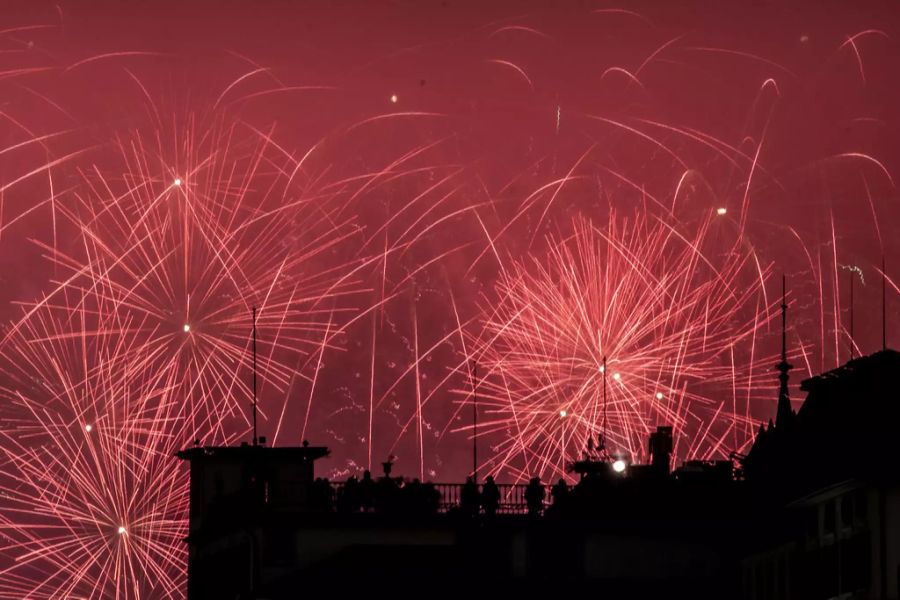 Mindesten 150'000 Besucherinnen und Besucher waren für den Silvesterzauber in der Stadt Zürich erwartet worden.