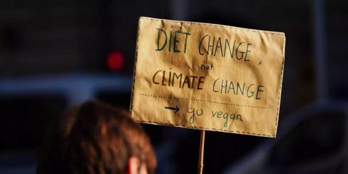 «Werde vegan, rette das Klima», sagt Animal Rebellion. Mit vegan zum Klimaretter