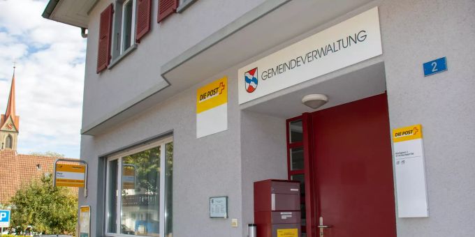 Die Gemeindeverwaltung und Postfiliale in Kirchdorf (BE). Die Gemeindeverwaltung und Postfiliale in Kirchdorf (BE).