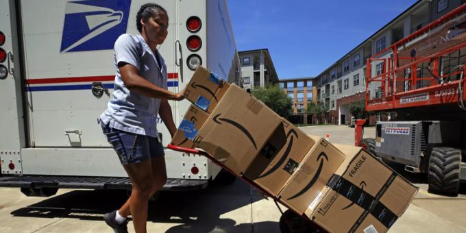 In New York werden täglich 1.5 Millionen Pakete zugestellt. Pakete Verkehr Zustellung