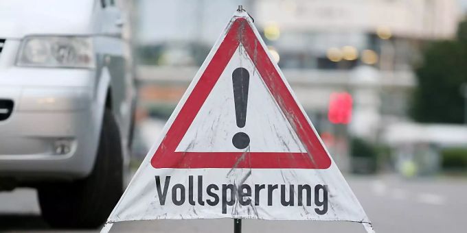 Nach der Explosion in einer Müllverbrennungsanlage in Leverkusen geht die Suche nach den Vermissten weiter. leverkusen
