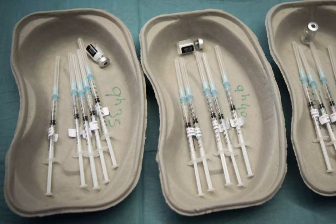 Die Impfstoffe gegen das Coronavirus müssen laufend angepasst werden. Corona