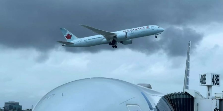 Ein Flugzeug einer kanadischen Airline