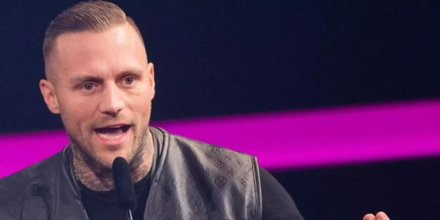 Kontra K. kritisiert den Luxusmarken- und Angeber-Hype im Rap-Geschäft. Foto: Rolf Vennenbernd/dpa