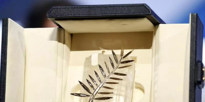 Nach Jane Campion («Das Piano») ist Julia Ducournau erst die zweite Frau, die eine Goldene Palme gewinnt. Foto: Sebastien Nogier/EPA/dpa titane