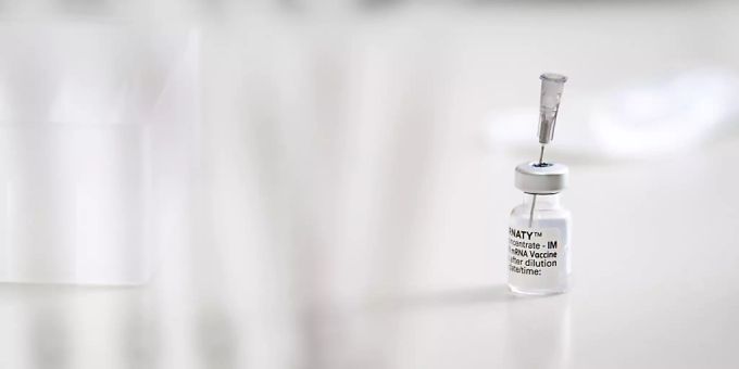 51,57 Prozent der Bevölkerung wurden bisher in der Schweiz vollständig gegen das Coronavirus geimpft. (Archivbild) 51,57 Prozent der Bevölkerung wurden bisher in der Schweiz vollständig gegen das Coronavirus geimpft. (Archivbild)