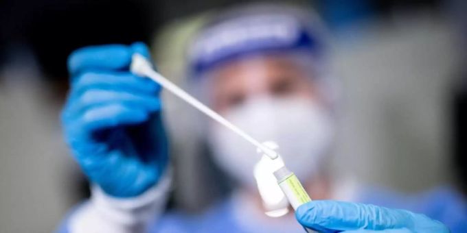 Als einheitliches Instrument soll spätestens ab 23. August die «3G-Regel» beim Zugang zu bestimmten Innenräumen greifen - ein negatives Testergebnis also noch ausreichen. Foto: Matthias Balk/dpa Als einheitliches Instrument soll spätestens ab 23. August die «3G-Regel» beim Zugang zu bestimmten Innenräumen greifen - ein negatives Testergebnis also noch ausreichen. Foto: Matthias Balk/dpa