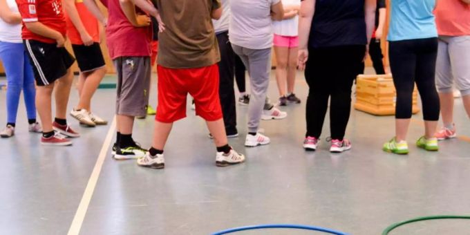 Jugendliche nehmen an einem Abspeckprogramm für stark übergewichtige Jugendliche am Kinderkrankenhaus an der Bult in Hannover teil. Foto: picture alliance / dpa Jugendliche nehmen an einem Abspeckprogramm für stark übergewichtige Jugendliche am Kinderkrankenhaus an der Bult in Hannover teil. Foto: picture alliance / dpa