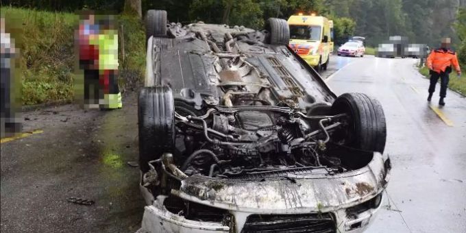 Der Fahrer wurde zur Kontrolle in ein Spital transportiert. Kantonspolizei Solothurn