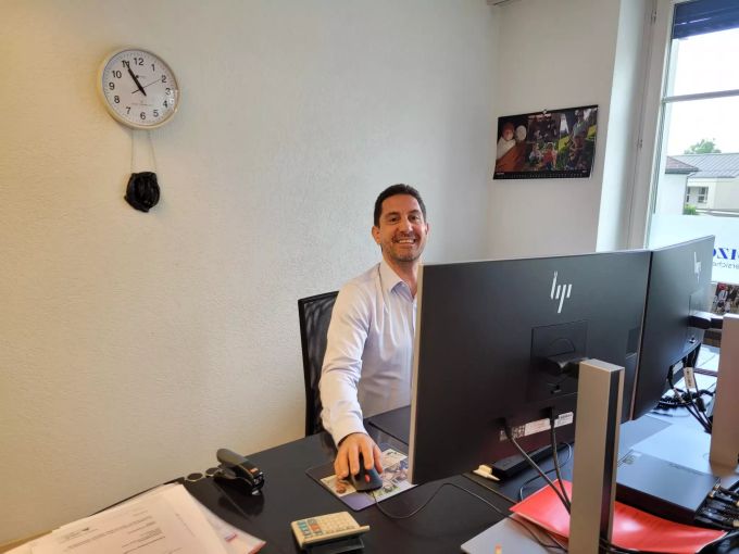 Mandatsleiter Marcel Martinazzo am Arbeitsplatz. MZO AG