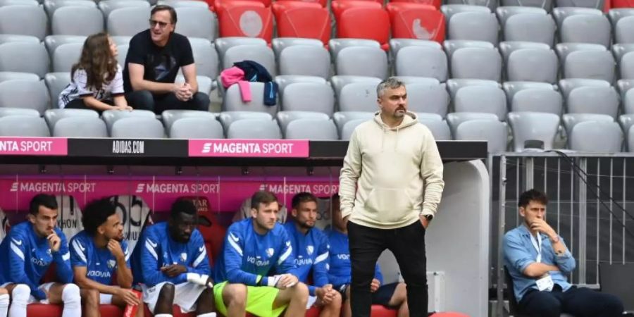 Hat an der 0:7-Niederlage gegen Bayern München zu knabbern: Bochums Trainer Thomas Reis. Foto: Sven Hoppe/dpa