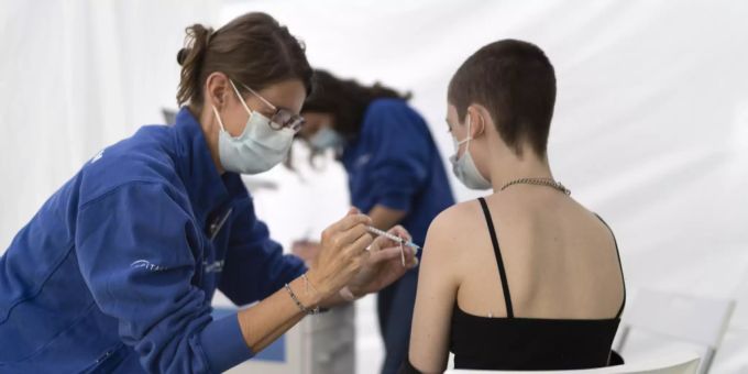 Die Impfquote gegen das Coronavirus liegt in der Schweiz bei rund 54 Prozent. Impfung Coronavirus