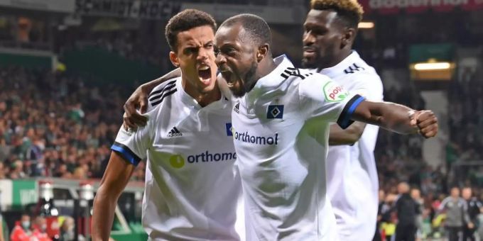 Bremen - HSV gewinnt turbulentes Nord-Derby bei Werder Bremen