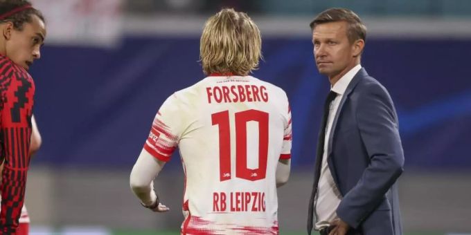 Leipzigs Trainer Jesse Marsch (r) war negativ überrascht vom Einbruch seiner Mannschaft. Foto: Jan Woitas/dpa-Zentralbild/dpa Leipzigs Trainer Jesse Marsch (r) war negativ überrascht vom Einbruch seiner Mannschaft. Foto: Jan Woitas/dpa-Zentralbild/dpa