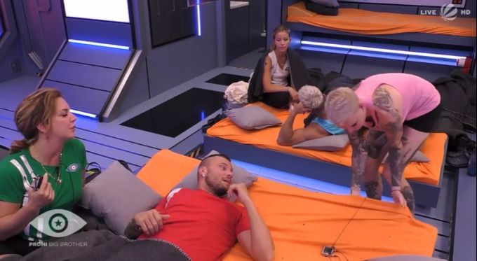 «Promi Big Brother: Pascal Kappés mit den anderen Bewohnern. «Promi Big Brother