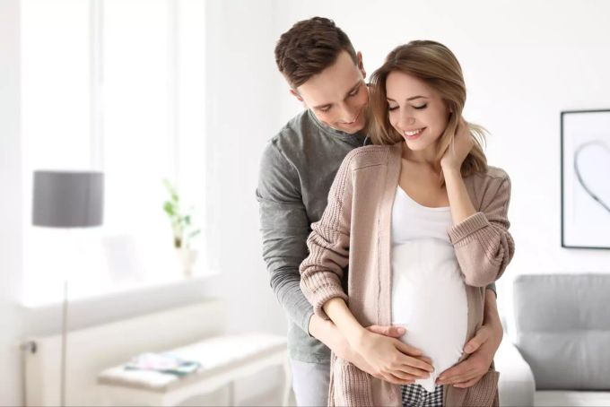 Schwangere Frauen müssen sich selbst und ihren Nachwuchs mit Eisen versorgen. Ohne ausreichendes Eisen fühlt man sich da schnell einmal schlapp und müde. sd